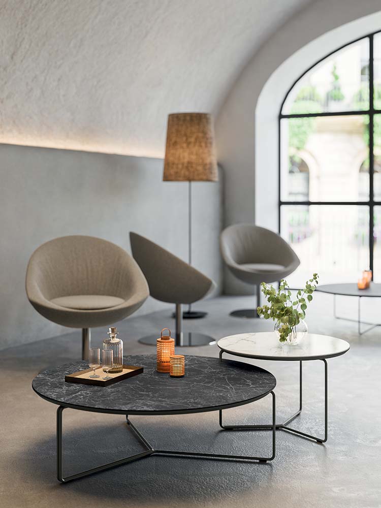 1-Tavolini-Living-MONTREAL-per-Residenziale-Aree-comuni-Area-dattesa-Hospitality-Hotel-Bar-e-ristorante-Negozi-Aereoporti-e-stazioni-1.jpg